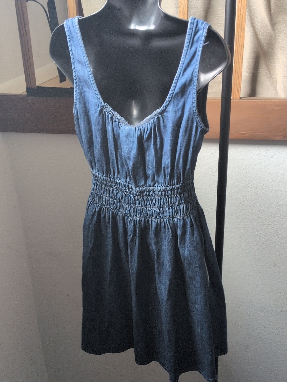 ✨ Nwt  Gap Denim Tie-Front Smocked Waist Mini Dress Size S - Picture 4 of 9